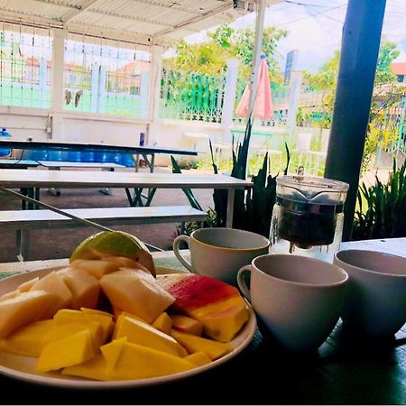 Vernice Backpacker Hostel Vientiane Bagian luar foto