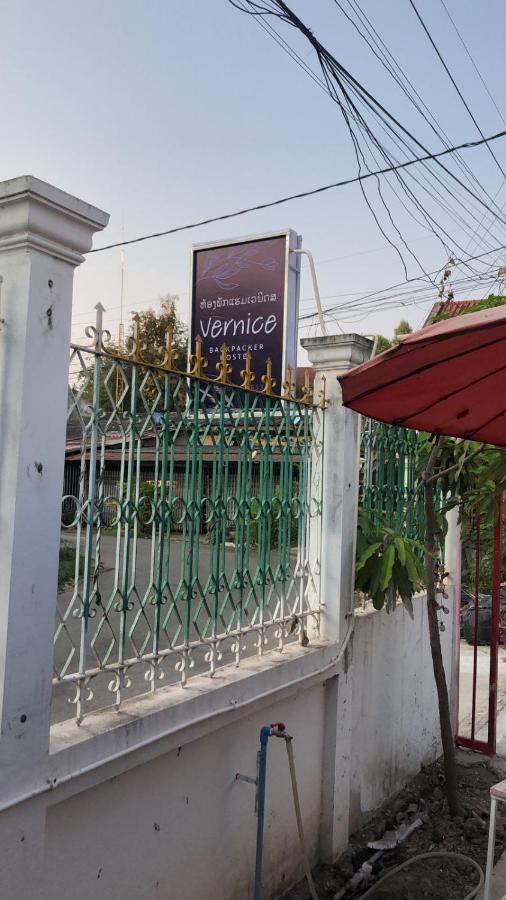 Vernice Backpacker Hostel Vientiane Bagian luar foto