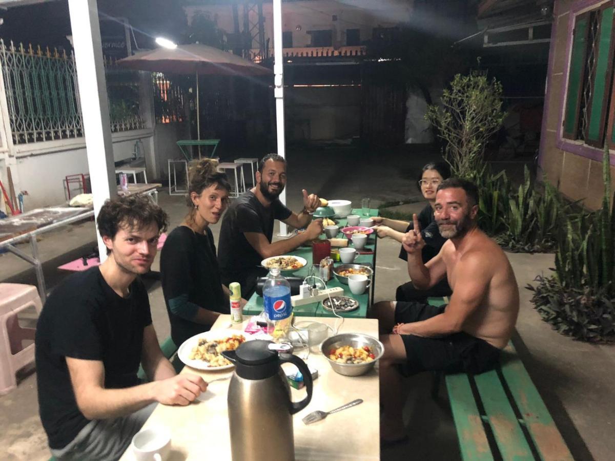 Vernice Backpacker Hostel Vientiane Bagian luar foto