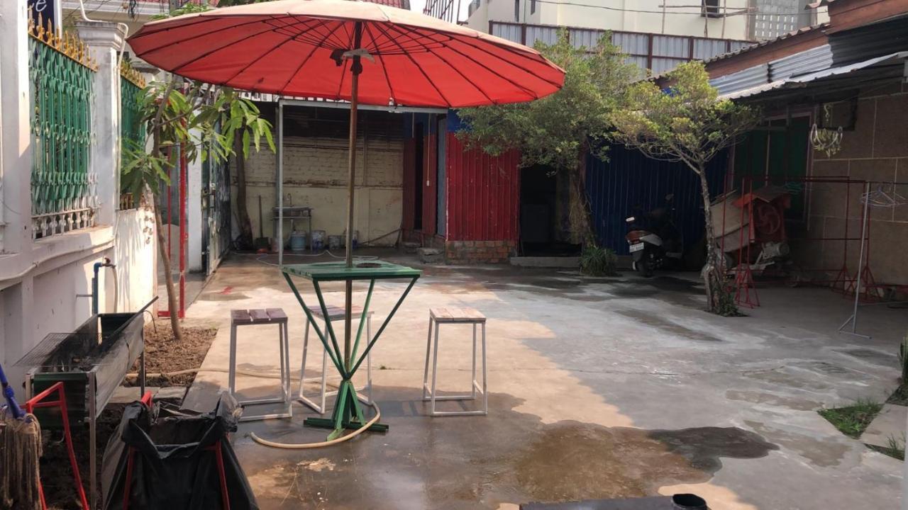Vernice Backpacker Hostel Vientiane Bagian luar foto