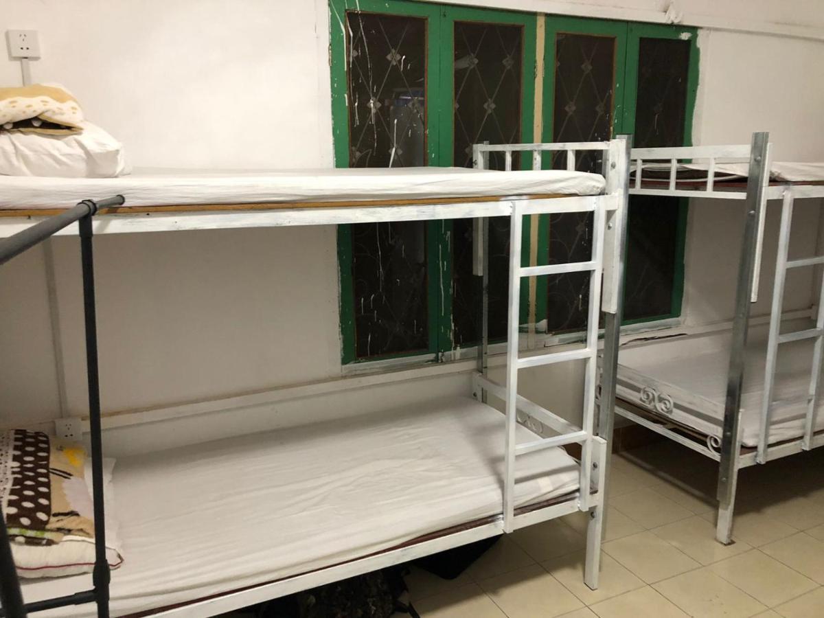 Vernice Backpacker Hostel Vientiane Bagian luar foto